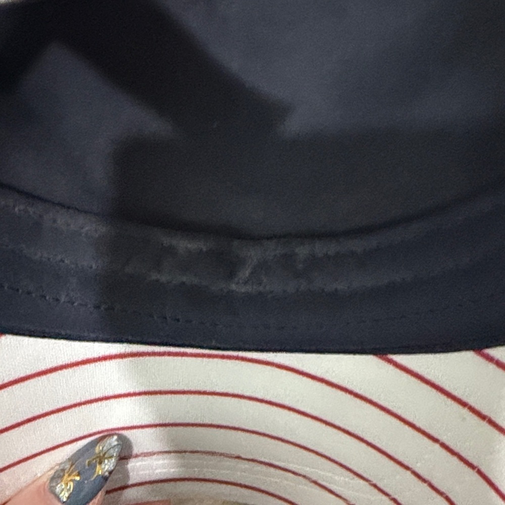 Roxy Navy and Red Cap - Picture 6 of 6